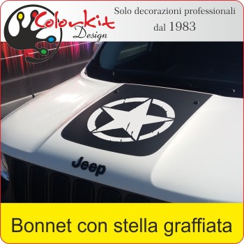 Bonnet Jeep Renegade con stella graffiata
